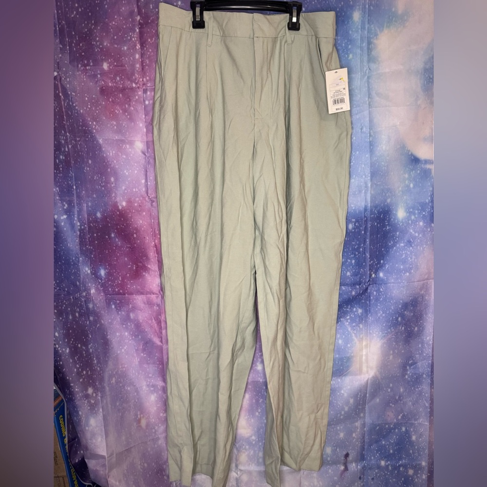 A new day light green women’s pants 🛍
